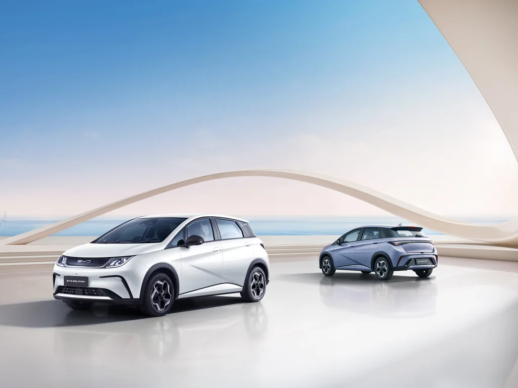 BYD Dolphin 2026 màu Trắng và Xám Xanh