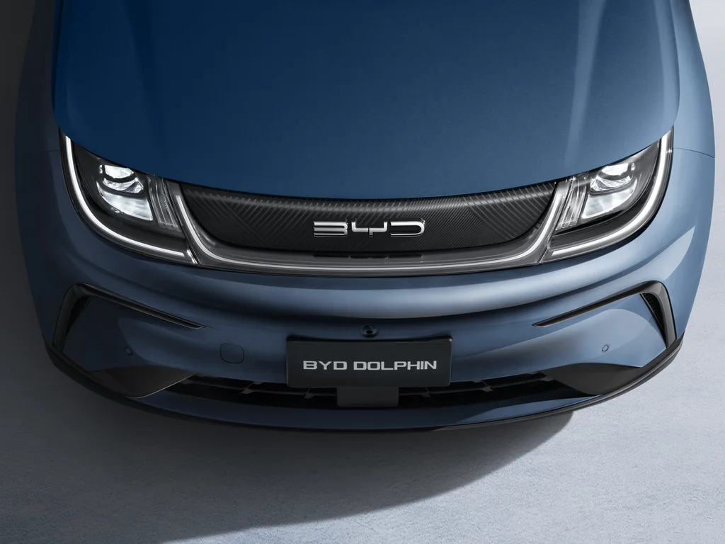 Đầu xe BYD Dolphin 2026 với đèn LED