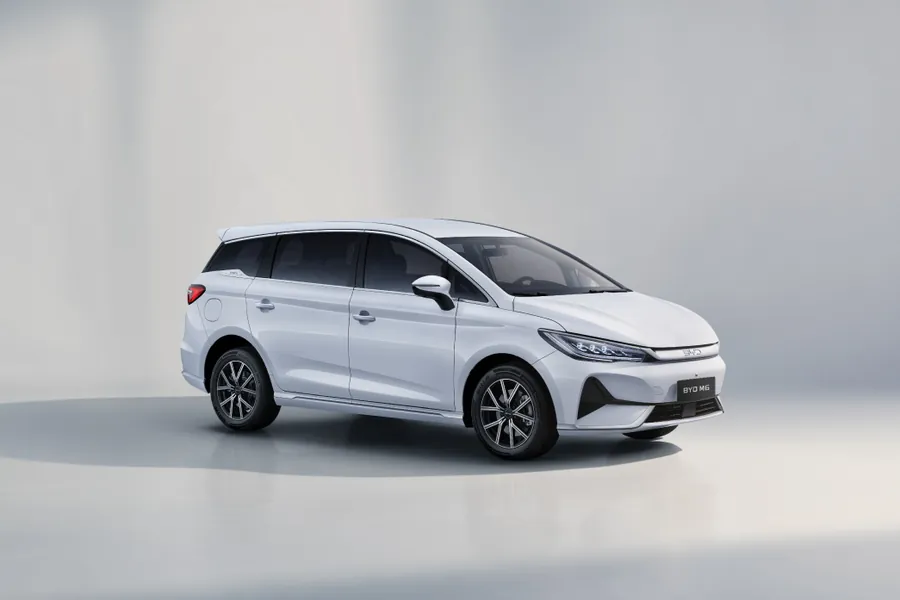 Thiết kế thời trang — BYD M6
