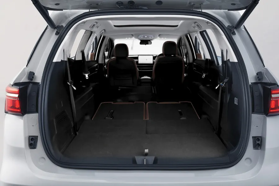 Hàng ghế sau linh hoạt — BYD M6