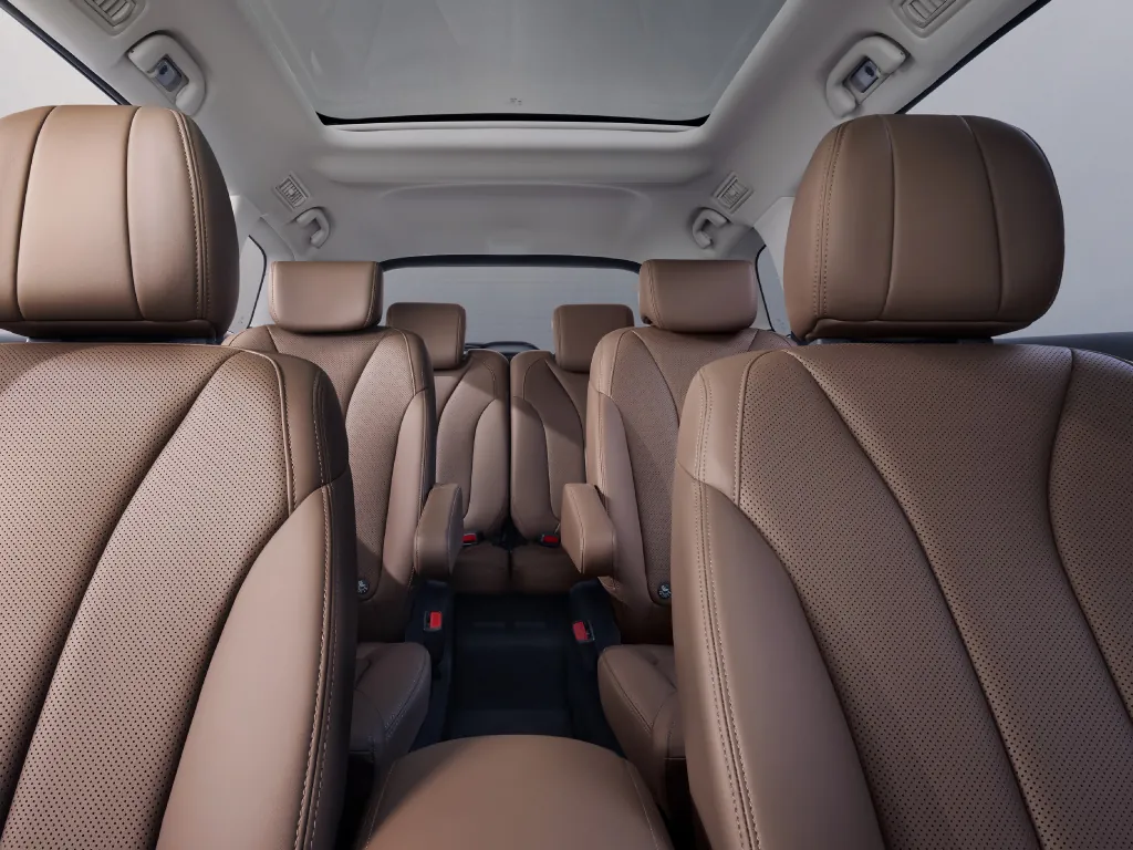 Tổng thể khoang lái BYD M6