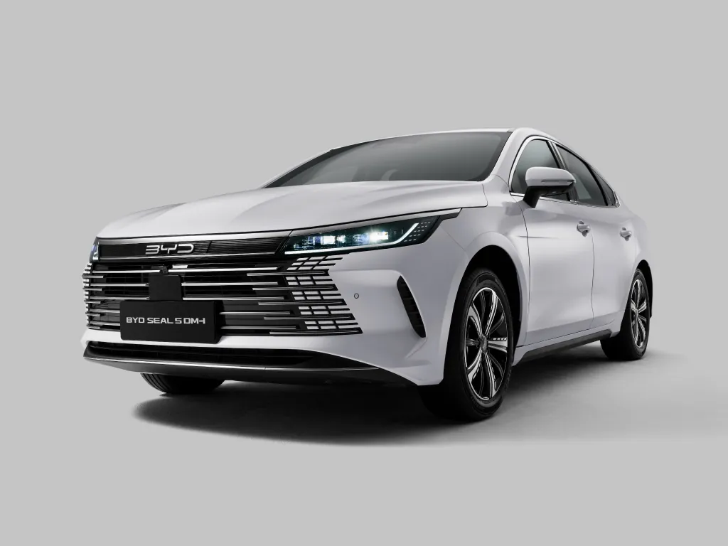 Thiết kế sedan thanh lịch — BYD Seal 5