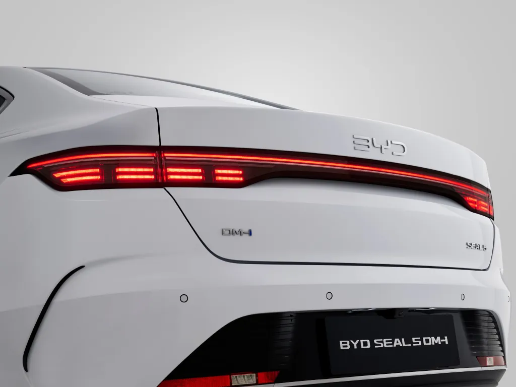 BYD Seal 5 màu Snowy White