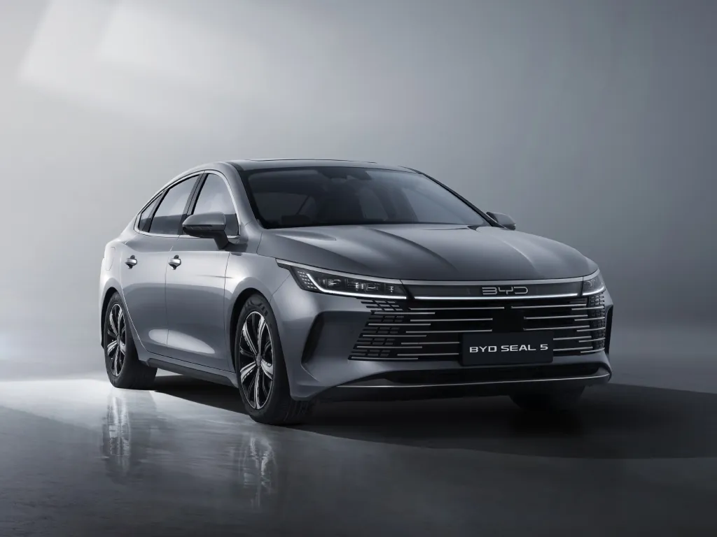 BYD Seal 5 cận cảnh đầu xe