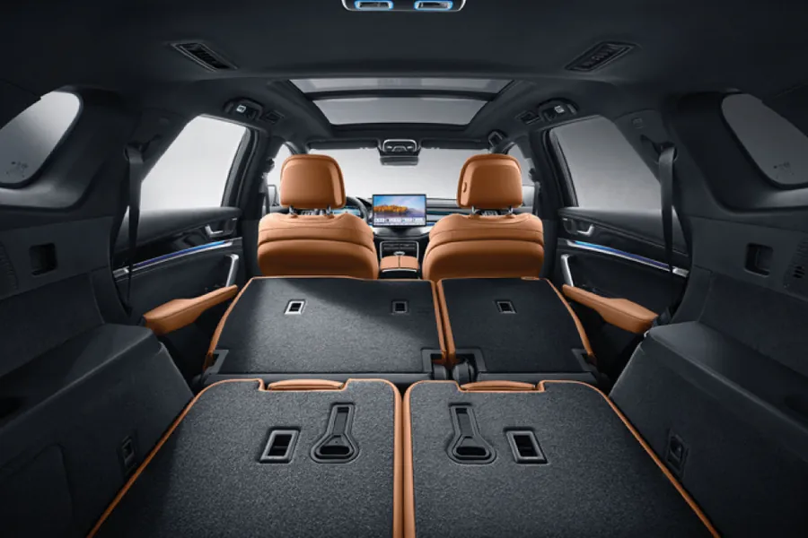 Không gian 7 chỗ linh hoạt — BYD Sealion 8